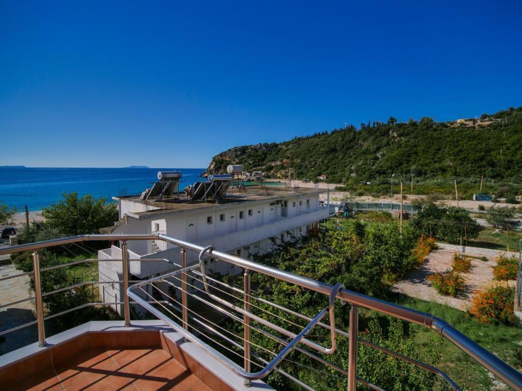 Himara Royal Hotel Exteriör bild