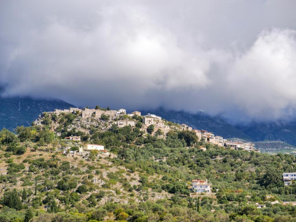 Himara Royal Hotel Exteriör bild